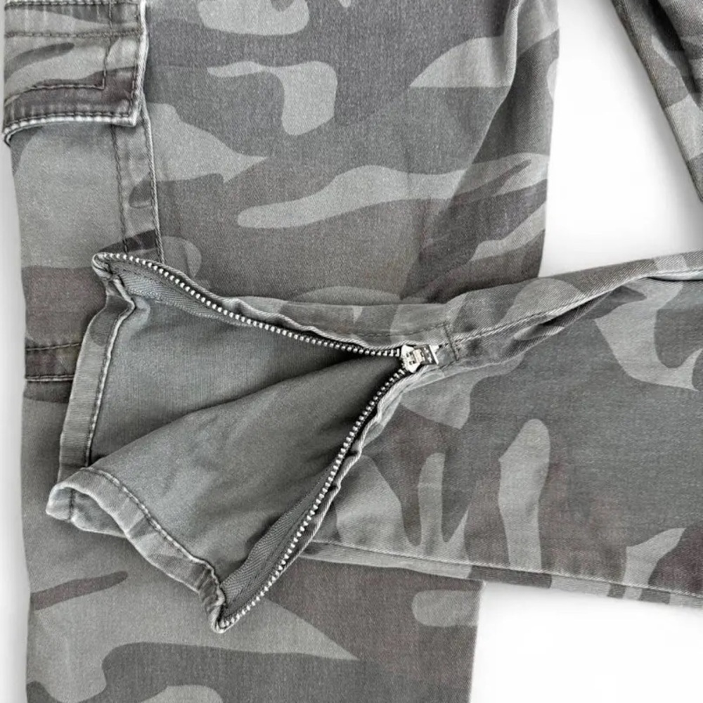 True Religion Skinny Cargo Ankle Zip Green Camo Flap Pocket Pants Sz 28 - Picture 8 of 8